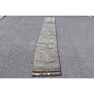 Alfombra Turca Vintage, Alfombra de Pasillo de 1.9x11.5 pies, Alfombra de Lana Marroquí Gris Marrón - Product Image 1