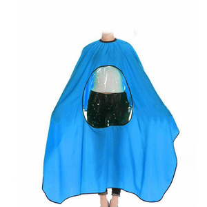 Cape de Coiffure Personnalisable pour Salon de Barbier – Logo sur Mesure, Écologique, Résistante à l'Eau, en Nylon et Polyester - Product Image 3