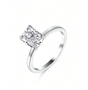 Anillo de Plata de Ley S925 con Moissanita, Corte Esmeralda Premium, Diseño Único y Elegante de Anillo de Moissanita Disponible a Bajo Precio - Product Image 1