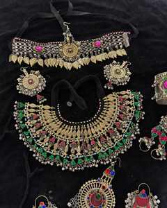 Conjunto de Joyería Afgana de Acero Inoxidable Colorido y Moderno, Acabado Étnico Hecho a Mano para Fiestas, Bodas y Ceremonias - Product Image 1