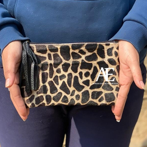 กระเป๋าคลัทช์หนังขนสัตว์หรูหรามีสไตล์พร้อมช่องใส่บัตรเครดิตและที่ใส่โทรศัพท์ - Product Image 1