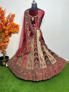 Velours lourd mariée Lehenga Choli 12 Kali Flare Jarakan broderie Multi couleur Concept Double Dupatta Rajwadi Design - Product Image 3