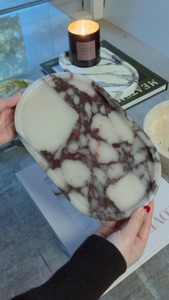 Bandeja de servicio de resina de color marrón y crema Bandeja hecha a mano con estilo para decoración del hogar Mesa de Centro y uso diario - Product Image 5