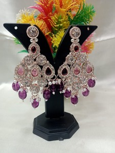 Conjunto de Collar Étnico Kundan con Piedras de Esmalte Verde, Aleación Chapada en Oro, Detalles de Perlas y Pendientes a Juego para Fiesta o Aniversario - Product Image 4