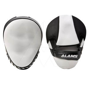 Almohadillas de enfoque de boxeo de cuero duraderas de 12oz, ligeras, antideslizantes, transpirables, ajustables para adultos, impermeables, fabricadas en Pakistán - Product Image 2