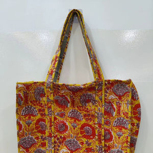 Sac fourre-tout en coton matelassé indien fait à la main pour femmes, grand sac à bandoulière ethnique à imprimé floral, fermeture éclair, style tendance - Product Image 1