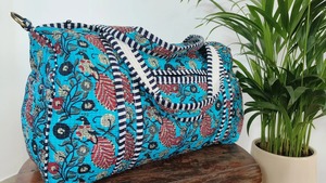 Sac de sport en coton matelassé imprimé à la main à imprimé floral bleu ceinture longue détachable | Weekender Sport grande capacité tactique - Product Image 5