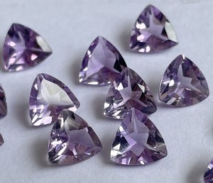 Améthyste Rose Naturelle Trillion Cut Facette 7mm Qualité Supérieure-Améthyste Rose Trillion Pierre Précieuse Lâche de Qualité Supérieure - Product Image 4
