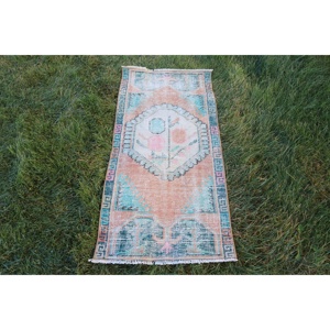 Alfombra Vintage de 1.8x3.8 pies, Alfombra Turca Pequeña, Alfombra de Lana con Borde Azul - Product Image 1