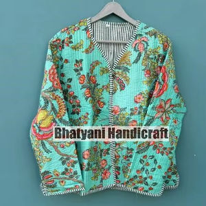 Chaqueta Kantha Unisex de Estilo Bohemio Hecha a Mano, Acolchada, Reversible, Transpirable y Cómoda, con Diseño Floral de Algodón Indio - Product Image 1