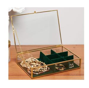 กล่องเครื่องประดับทองเหลืองและอะคริลิกทรงหัวใจพร้อมฝาปิด - Product Image 4