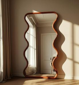 Miroir sur pied asymétrique Art Déco élégant fait main avec cadre en bois de noyer courbé pour entrée et chambre - Product Image 1