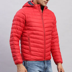Chaqueta Acolchada Roja Cortavientos con Capucha y Diseño de Logotipo Personalizado para Hombre, Ropa Exterior Informal de Color Suave para Uso Diario al Aire Libre - Product Image 2