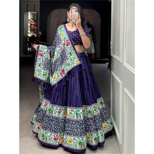 ชุดเลเฮนกาโชลีผ้าไหมโดลาพิมพ์ลายปาโตลาสีน้ำเงินกรมท่าสุดน่ารักสำหรับผู้หญิง - Product Image 2