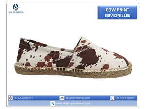 Fondo azul claro con estampado de vaca, nuevas alpargatas de moda, suela izquierda derecha, antideslizante, iluminado, diseño único, alpargatas, zapatos - Product Image 4