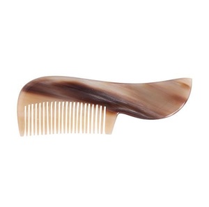 Peine de cuerno artesanal respetuoso con el medio ambiente, herramienta hecha a mano duradera hecha a mano con acabado pulido de cuerno, ideal para el cuidado y el cuidado diario del cabello - Product Image 1