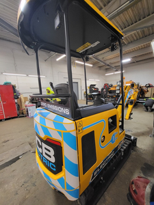 ซื้อรถขุดขนาดเล็ก JCB 19C-1E 10 ตัน ปี 2023 พร้อมเกียร์และปั๊ม ในราคาพิเศษ - Product Image 2