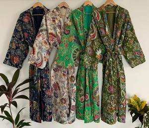 Bata de Baño Kantha Azul Oscuro con Diseño Floral Hecha a Mano, 100% Algodón, Kimono Tradicional Indio para Otoño, Verano y Primavera - Product Image 3