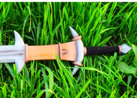 Épée réaliste en Polyfoam pour Cosplay et Roleplay Arme fantastique sûre pour Halloween Noël et événements thématiques