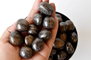 Decoración Navideña, Piedra de Bronzita de Alta Calidad de Color Marrón, 1 kg de Piedras Pulidas, Feng Shui, Origen India - Product Image 2