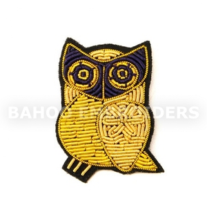 INSIGNIA BORDADA SEDA DISEÑO DE BÚHO - Product Image 1