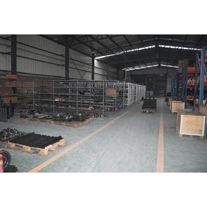 Sistema de tren de rodaje para maquinaria de construcción W2000, almohadillas de pista de poliuretano amarillas resistentes al desgaste para excavadoras en estado usado - Product Image 3