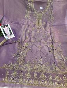 Costumes indiens modernes brodés à la main non cousus pour femmes élégants pour les fêtes de style traditionnel - Product Image 4