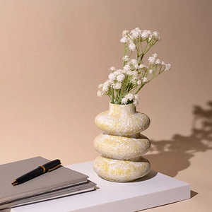 Jarrón de Cerámica Minimalista Beige de Tres Anillos, Hecho a Mano, Pequeño, de Porcelana, Decoración de Mesa para Interiores, Uso Doméstico, Moderno, de Bajo Mantenimiento - Product Image 2