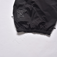 OEM celana salju hitam tahan air kustom dengan jaring laba-laba reflektif cetakan pinggang dapat disesuaikan lapisan hangat dan manset elastis