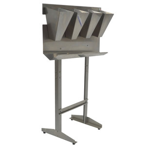 Acciaio inossidabile Made in Italy attrezzatura per la macellazione di alta qualità coni per uccidere il pollame con supporto CS4.S in vendita - Product Image 3