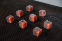 Narguilé rouge en coquille de noix de coco narguilé briquettes de narguilé à haute teneur en carbone multisize indonésie motif de doigt de charbon noir