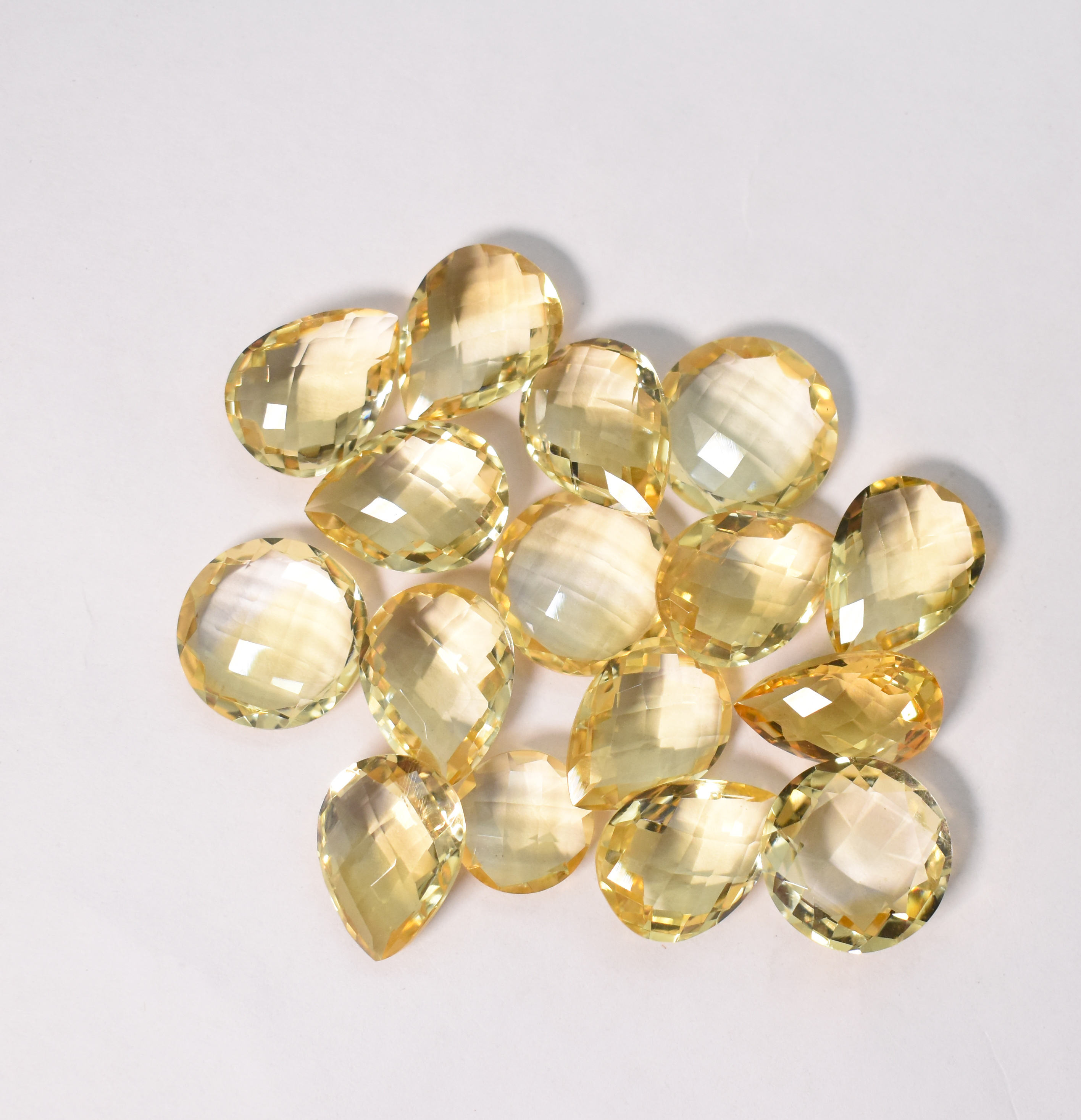 สีเหลือง