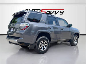 2022 T * oyota 4Runner TRD Tout-terrain d'occasion Premium - Product Image 2