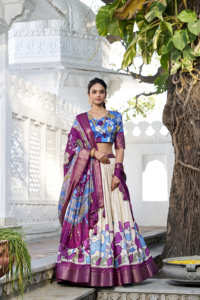 Ensemble Kalamkari Lehenga Choli en soie Dola de qualité supérieure avec tissage Zari et pompon Dupatta pour les acheteurs de mariages ethniques et de festivals - Product Image 4