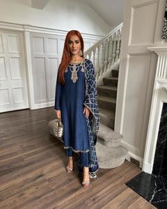 Nouveau concepteur Faux Pur Slub soie séquence broderie avec Rivet Moti travail haut et bas avec quatre côtés fantaisie dentelle bordure Dupatta - Product Image 2