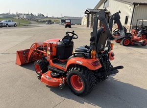 รถแทรกเตอร์ขนาดเล็ก Kubota BX2680 สมรรถนะสูง พร้อมอุปกรณ์ตักดินด้านหน้าและอุปกรณ์ตัดหญ้า ระบบขับเคลื่อน 4 ล้อ - Product Image 5