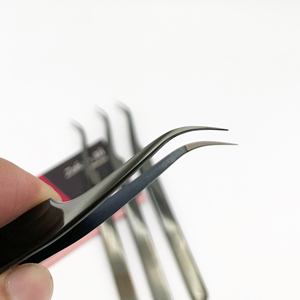 Pince à épiler d'extension de cils en acier inoxydable semi-incurvée noire Plasma - Product Image 4