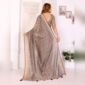 Tissu géométrique vibrant, best-seller, pour les fêtes, en Chanderi, pour les mariages, vêtements de fête indiens, drapé avec bordure rayée - Product Image 3