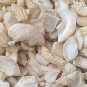 Noix de cajou brutes, noyaux de cajou, noix de cajou cassées, noix sèches, badam SANTIGO, emballage OEM, ODM, exportées vers le Moyen-Orient, l'UE - Product Image 1