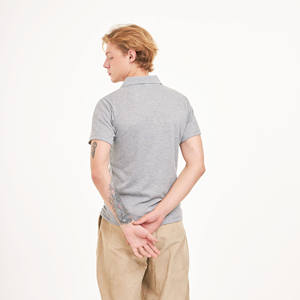 วาฟเฟิลคอวีสีเทาของผู้ชายสำหรับเสื้อยืดโปโลผ้าฝ้าย60% โพลีเอสเตอร์40% กันเปื้อนปักกันยับเฟรนช์เทอร์ฟิตปกติ - Product Image 1