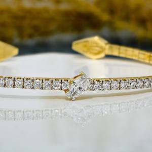 Bracelet manchette en or jaune 14 carats coupe marquise micro pavé diamant blanc naturel fabricant de bijoux fins Bracelet manchette ouvert Bracelet - Product Image 6