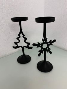 Porte-bougie en métal à fleurs dorées, conçu pour plusieurs utilisations d'éclairage, avec une forme lisse et un cadre durable pour l'intérieur et l'extérieur - Product Image 4