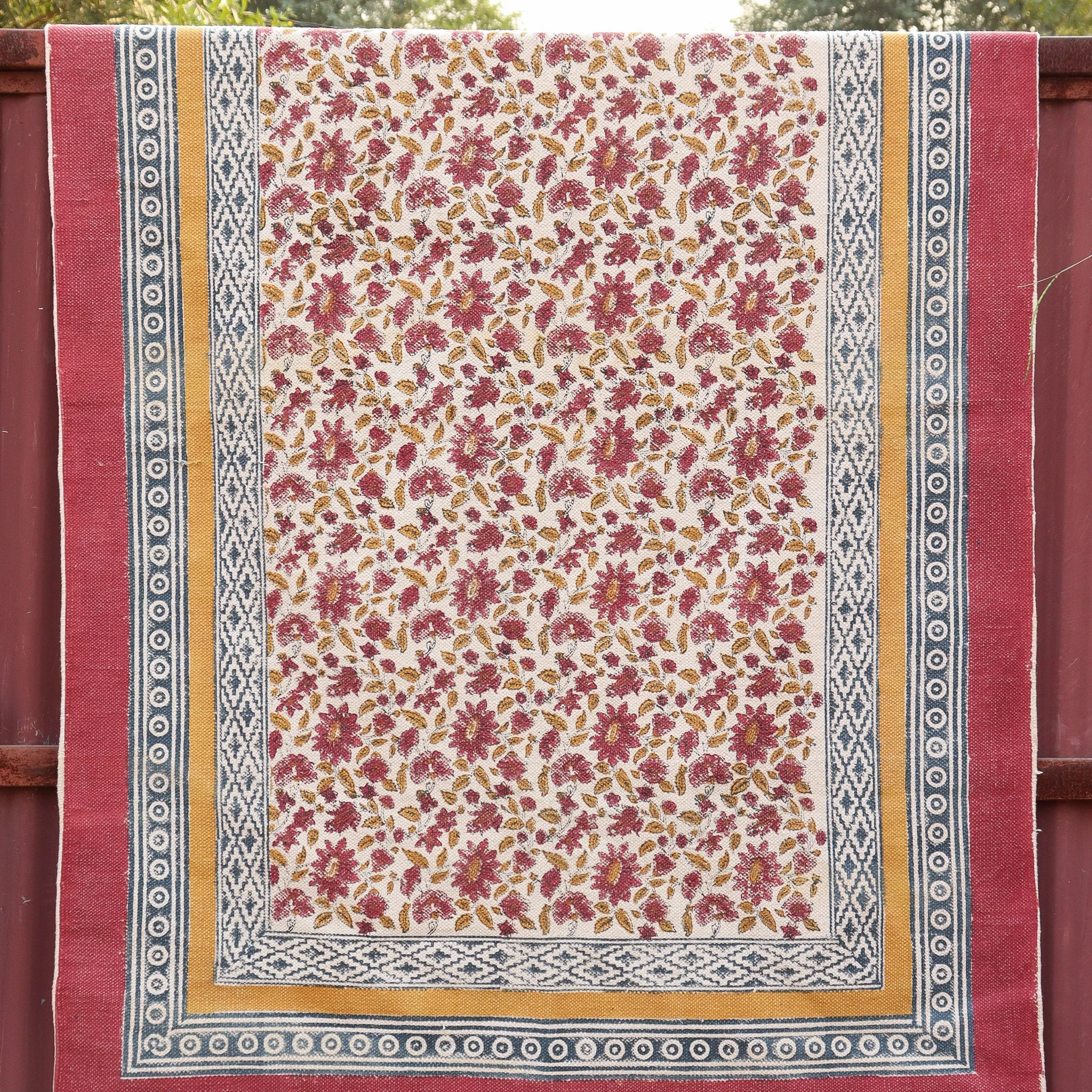 Tapis à bordure rouge Impression à la main Tapis plat 100% coton Tapis de prière Jardin extérieur Tapis de yoga Tapis traditionnel de salle à manger