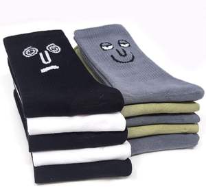 Vaslcare Lot de 10 chaussettes Crazy Funny Emotion Crew en coton doux 10 designs différents couleurs amusantes Caractéristique de compression pour l'hiver - Product Image 4