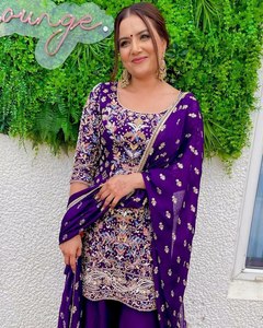 Nuevas mujeres estéticas estilo pakistaní Faux Georgette bordado Color púrpura Kurti con pantalón y Dupatta para fiesta y función - Product Image 2