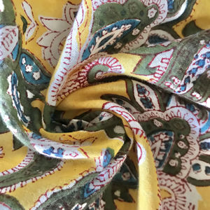 Tela de Algodón Estampada a Mano con Diseño Floral Paisley en Toda la Superficie |   Textil Indio con Base Amarilla - Product Image 1