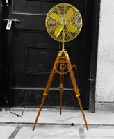 Ventilateur de sol vintage antique avec support trépied en bois réglable, finition laiton doré, ventilateur de sol électrique style marine royale