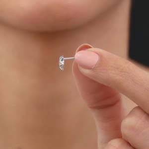 Boucles d'oreilles vintage tendance argent fleur étoile en alliage titane rhodium boule papillon dessin animé formes religieuses perles fêtes - Product Image 5