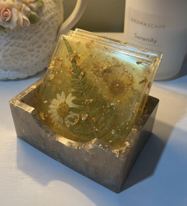 แผ่นรองแก้วลายดอกไม้แบบใช้ซ้ำได้ สำหรับห้องครัวและห้องรับประทานอาหาร พร้อมอีพ็อกซี่เรซิ่นและซิลิโคน ดอกไม้ธรรมชาติจากอินเดีย - Product Image 1