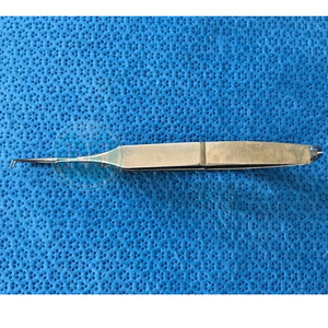 Pinzas de Sujeción Clayman de Alta Calidad a Precio de Fábrica, 12.5 cm, Puntas Anguladas, Instrumento Microquirúrgico Oftálmico - Product Image 2